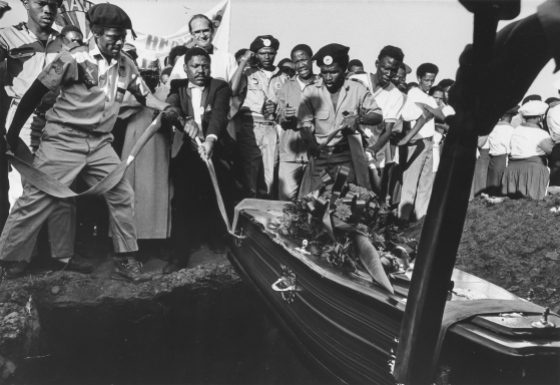 De begrafenis van Frances Moasimani, Thabong © Ad van Denderen 1990